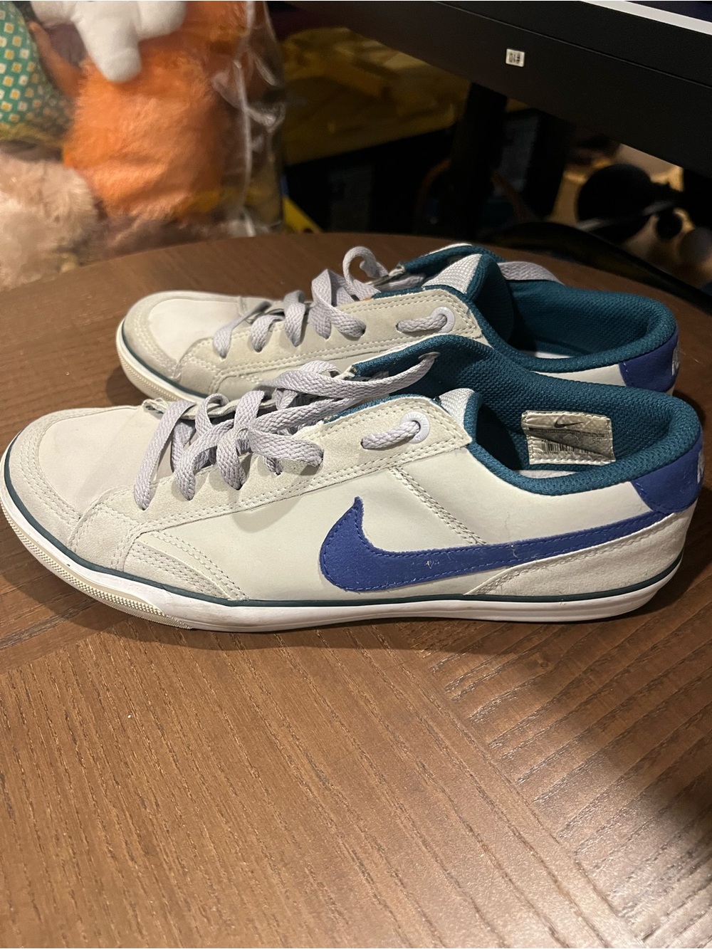 Nike Capri 3 LTR White Blue Casual Sneakers Women’s Size 8.5 / Youth 7Y